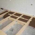 V obývacím pokoji byla nová dřevěná podlaha položena klasickým způsobem
