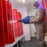 Dezinfekce na bázi polymerů ničí viry minimálně 21 dnů od nanesení. Dezinfekcí prochází stěny, strop, podlaha i veškeré další vybavení