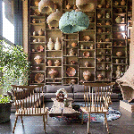 Oleksander Dymnich a interiéry jeho staveb kde kombinuje minimalismus - umění ukrajinské tradice a japonské filozofie wabi sabi