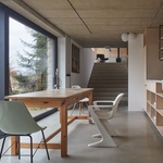 Stoletý dům s výhledem na Ještěd byl na zbourání. Beton a dřevo mu dodaly moderní vzhled Foto:  Jakub Skokan a Martin Tůma / BoysPlayNice