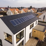 Pro novostavby nabízíme unikátní montážní systém pro fotovoltaické panely integrovaný do střechy tzv. in roof system