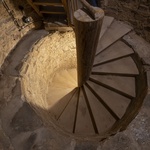 Jako ve středověku: Jeřáb na lidský pohon použili při rekonstrukci věže hradu Rožmberk