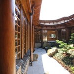 Projekt atriového nízkoenergetického rodinného domu byl inspirován prvky japonské architektury Foto: Oldřich Hozman, ARC Studio