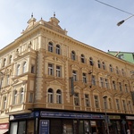 Rekonstrukce fasády rohového bytového domu v pražských Vršovicích. Zdroj: Starwork
