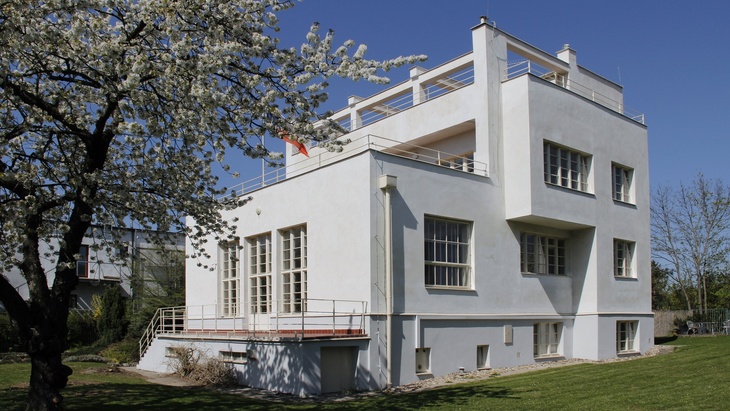 Adolf Loos: průkopník moderního bydlení. Zúčastněte se on-line prohlídky vily