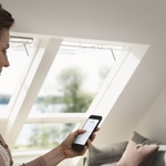 Podzimní nákup chytrého střešního okna VELUX je výhodnější až o 2500 Kč