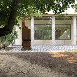 Z cihlárhy v Čachticích je rodinný dům. Původní cihly využili architekti netradičně na střeše Foto: Tomáš Manina