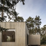 Les s okny, která vedou do domu. Moderní symbiotické eko-bydlení Foto: César Béjar Zdroj: Zeller & Moye