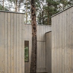 Les s okny, která vedou do domu. Moderní symbiotické eko-bydlení Foto: César Béjar Zdroj: Zeller & Moye