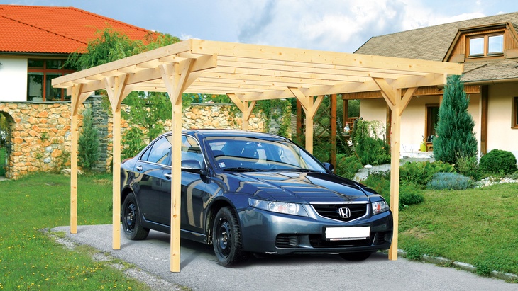 Praktický dřevěný přístřešek pro auto si postavíte sami