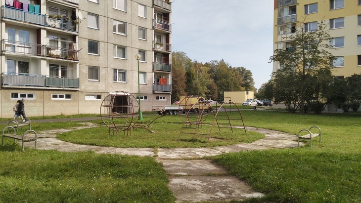 Původní zástavba zmizela, nahradily ji paneláky. Město se s tím vyrovnává dodnes Původní zástavba zmizela, nahradily ji paneláky. Město se s tím vyrovnává dodnes