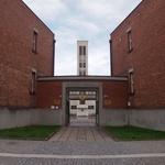 Sbor kněze Ambrože – pohled z ulice