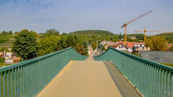 Původní trojská lávka před havárií - archivní záběr, zdroj fotolia.com Původní trojská lávka před havárií - archivní záběr, zdroj fotolia.com