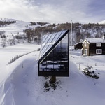 Černý diamant září na bílé stráni. Horská chata spojuje staré a nové technologie Foto: Martin Innerdal Dalen