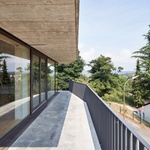 Rodinný dům, kde vítězí beton. Dům ve svahu optimalizuje zdroje Foto: Bildpark / Veit Landwehr