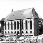 Kostel po usazení na nové železobetonové základy. Zdroj: Wikimedia Commons; Licence: volné dílo