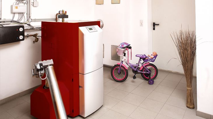 Kotelna na dřevní pelety v rodinném domě, zdroj: proPellets Co má umět moderní automatický kotel na tuhá paliva?