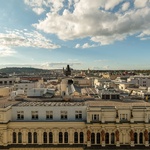 Zdařilý příklad moderního bydlení v historické stavbě v Paláci Dlážděná Foto: PSN a JCA