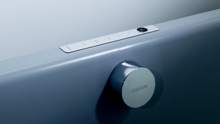 Armatura Comfort Select umožňuje instalaci vany v prostoru bez pomocných prvků