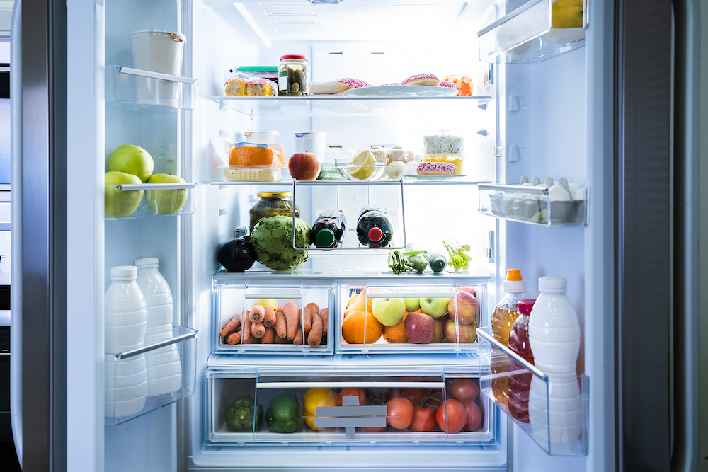 Přeplněným lednicím a prošlým potravinám dejte sbohem. Nejnovější trendy se zaměřují na přehledné skladování. Zdroj: Bigstockphoto