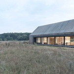 Stodola k bydlení. Architekti upřednostnili výhled na koně Foto: Tom Kurek
