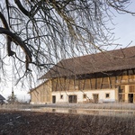 Barokní kravín a stodolu využili pro bydlení a ubytování. Stará stavba zůstala zachována Foto: Roland Bernath