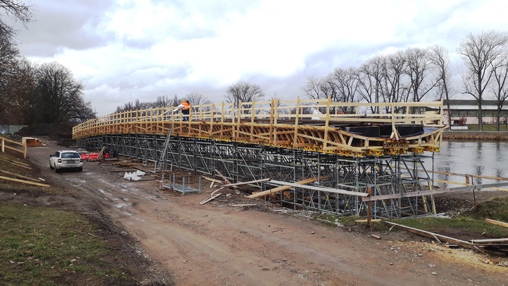 Skruž pro betonáž mostovky, Zdroj: HOCHTIEF CZ a. s. Skruž pro betonáž mostovky, Zdroj: HOCHTIEF CZ a. s.