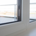 Okno vyrobené z profilu třídy a VEKA softline 82