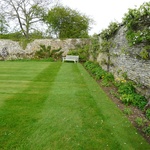 I v Anglii si soukormí majitelé zahrad chrání - vysoké zdi ale často ozeleňují ovocné špalíry. Zdroj: Ing. Lucie Peukertová