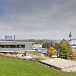 Dům jako rozhledna opřená hranou o svah Zdroj: Kokeš Partners