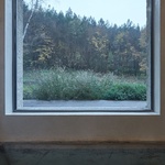 Konopný beton a dřevo jako základní materiály pro dům v Chřibech. Terasu má všude kolem sebe Foto: BoysPlayNice