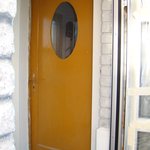 Původní vzhled interiérových dveří - Všechny původní interiérové dveře a zárubně byly dřevěné a ve velmi zachovalém stavu.