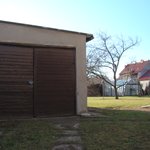Vzhled původních dřevěných garážových vrat - Původní garážová vrata byla v žalostném stavu.