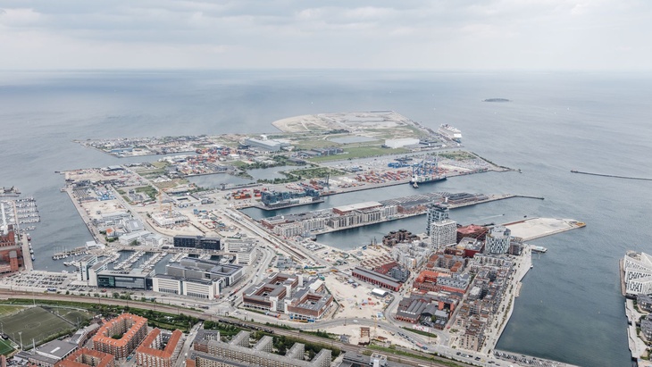 Čtvrť Nordhavn v Kodani, fotograf: Rasmus Hjortshøj – COAST, architekti masterplanu: Cobe, Sleth and Polyform Většina emisí uhlíku je z měst. Pomocí je snížit spotřebu energií v budovách